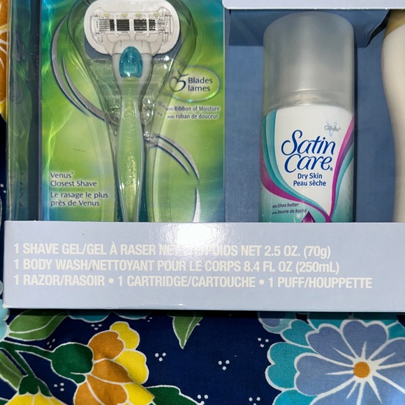 OLAY Bath & Body Set - Beautifully Smoothing Skin Pampering Essentials - Picture 4 of 6